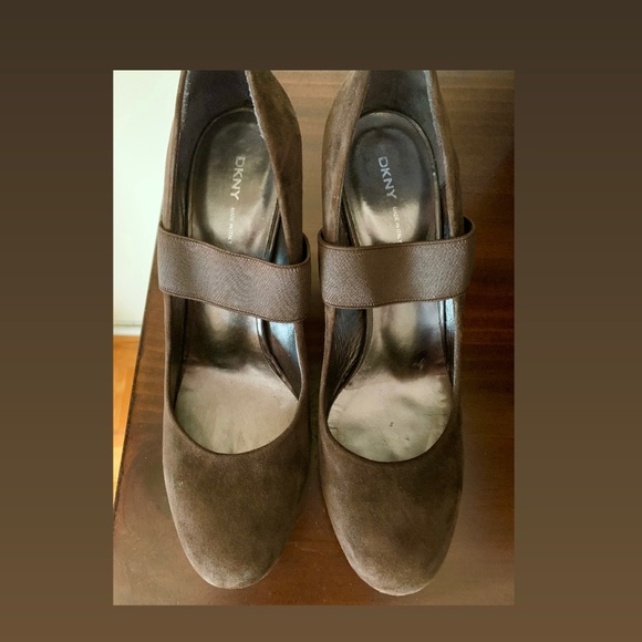 Donna Karan chocolate brown suede high heel round toe elastic front band  size 9 - Picture 3 of 6